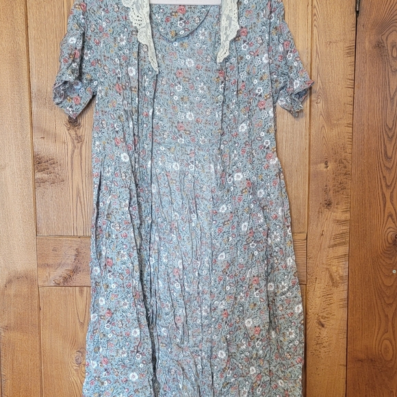Marks & Spencer Blue Floral Midi Dress with Cream Lace Collar - Picture 8 of 8